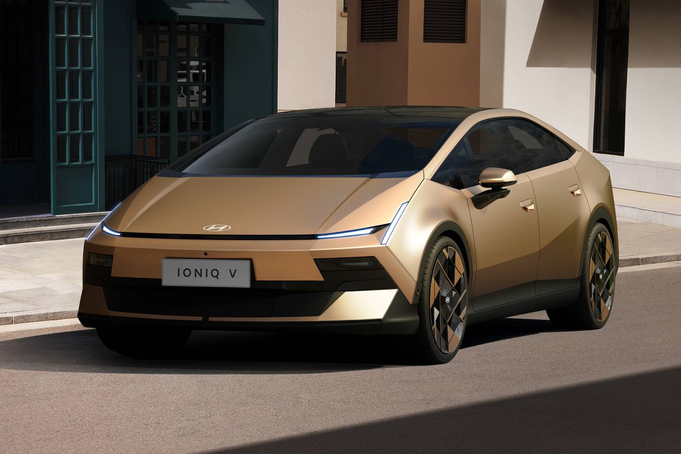 Νέο Hyundai IONIQ V βγαλμένο από ταινία φαντασίας