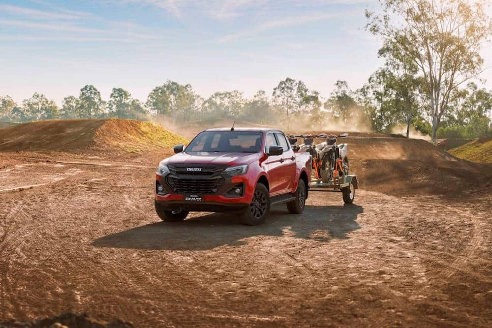 https://autogreeknews.gr/wp-content/uploads/2026/04/9207940-5220-26my-isuzu-d-max-22-v-cross-double-cab-2-1.jpg