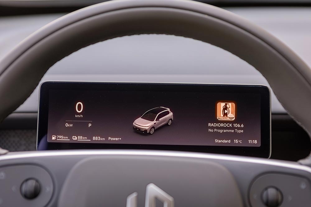 https://autogreeknews.gr/wp-content/uploads/2026/04/B10HybridEVGalaxySilber-11.jpg