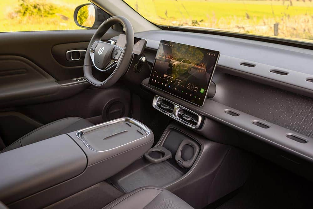 https://autogreeknews.gr/wp-content/uploads/2026/04/B10HybridEVGalaxySilber-15.jpg
