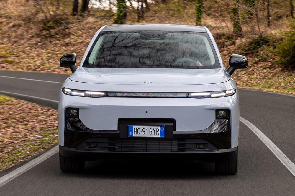 https://autogreeknews.gr/wp-content/uploads/2026/04/B10HybridEVGalaxySilber-5.jpg