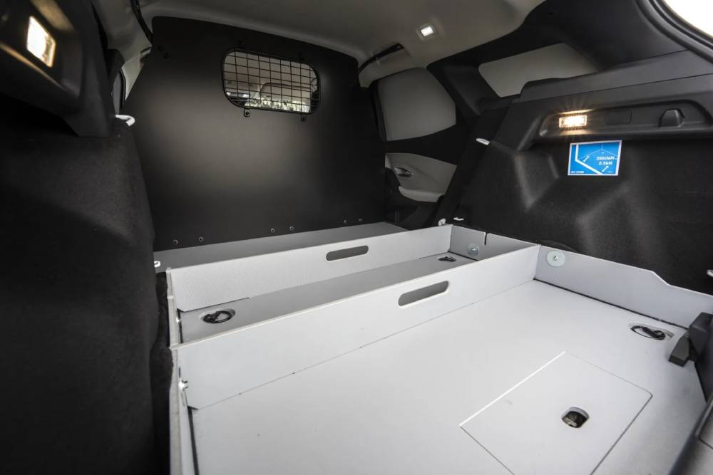 https://autogreeknews.gr/wp-content/uploads/2026/04/Ford-Explorer-Van-EV-Europe-12.jpg