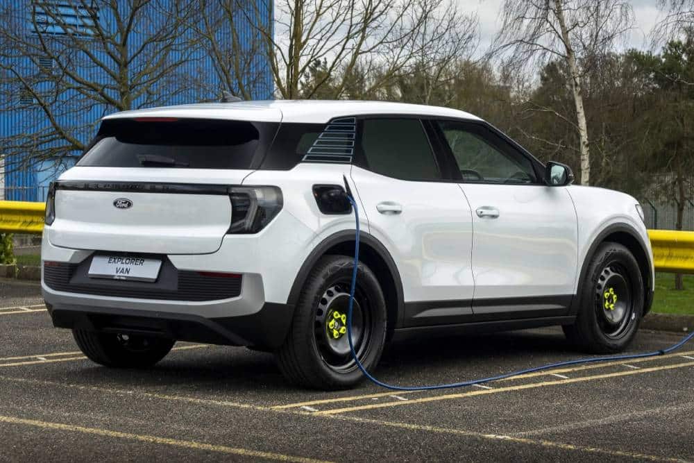 https://autogreeknews.gr/wp-content/uploads/2026/04/Ford-Explorer-Van-EV-Europe-3.jpg