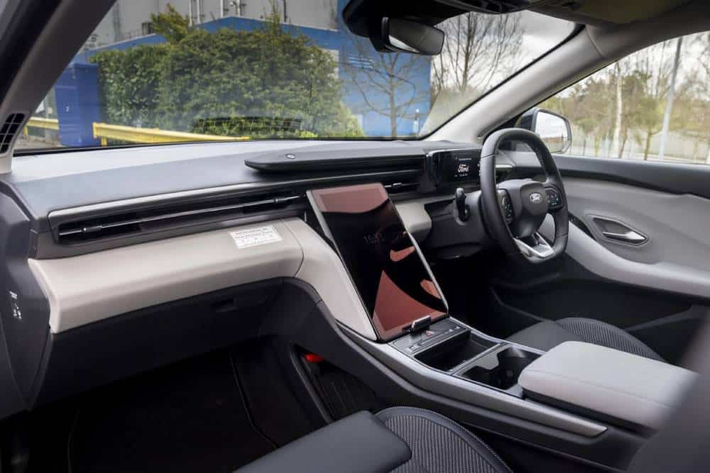 https://autogreeknews.gr/wp-content/uploads/2026/04/Ford-Explorer-Van-EV-Europe-4.jpg