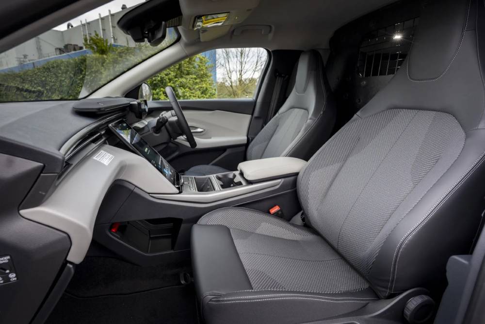 https://autogreeknews.gr/wp-content/uploads/2026/04/Ford-Explorer-Van-EV-Europe-6.jpg