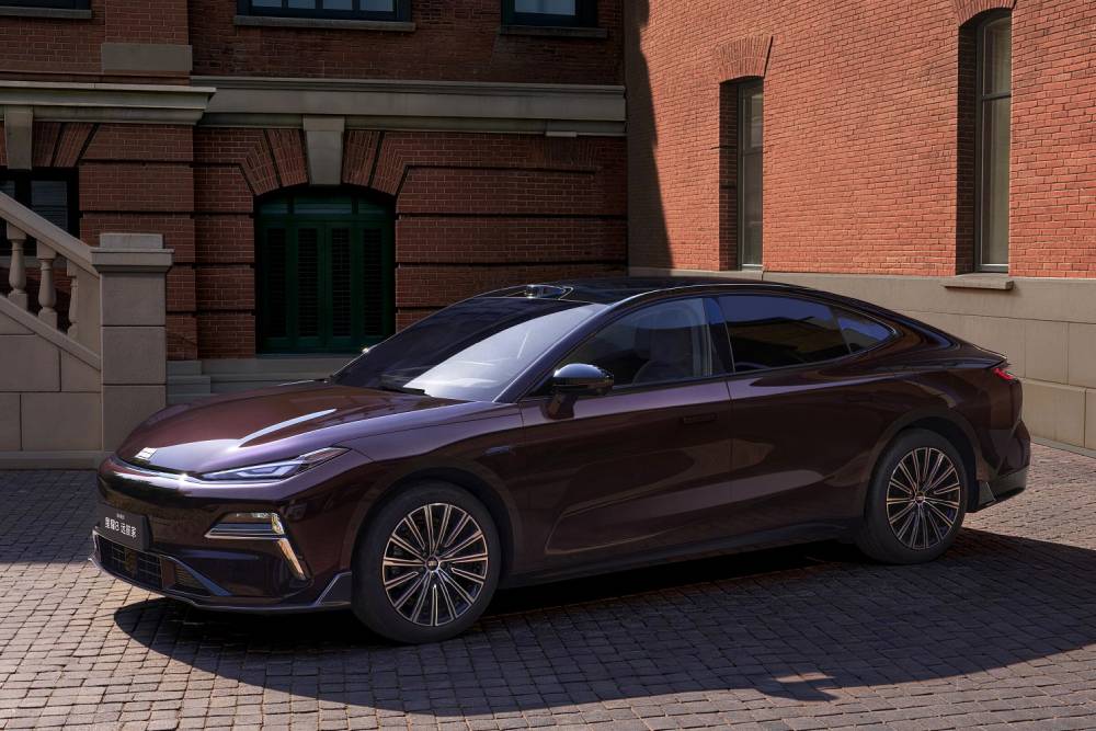 https://autogreeknews.gr/wp-content/uploads/2026/04/Geely_Galaxy_Xingyao_8_Starshine_8_EM-i-6.jpg