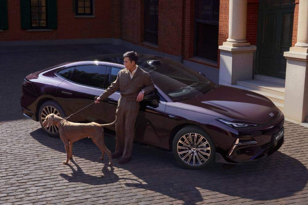 https://autogreeknews.gr/wp-content/uploads/2026/04/Geely_Galaxy_Xingyao_8_Starshine_8_EM-i-9.jpg