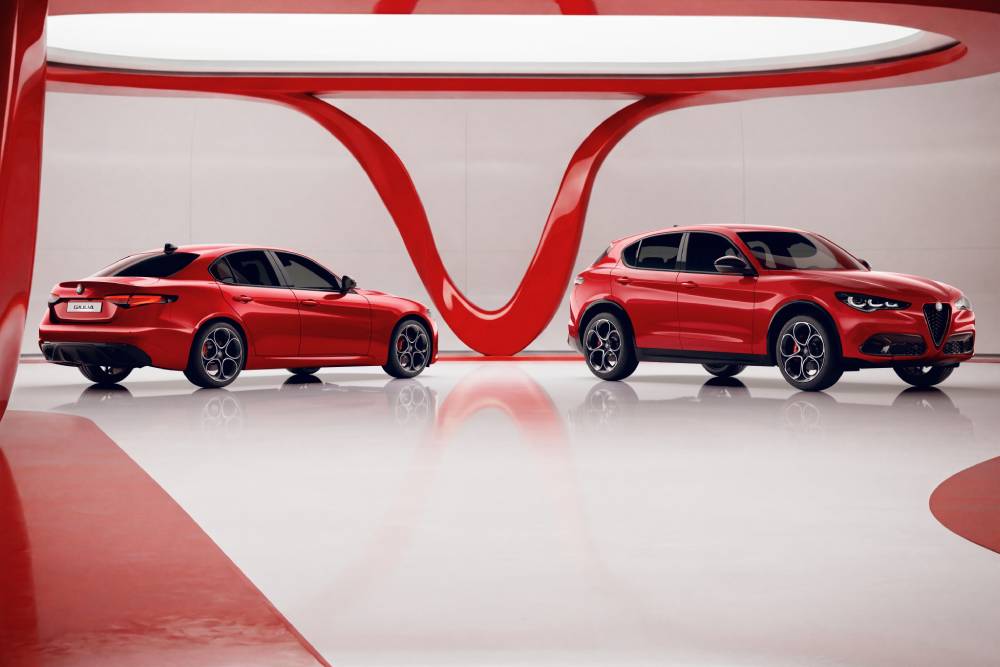 https://autogreeknews.gr/wp-content/uploads/2026/04/Giulia_Stelvio_PackPerformance-1-1.jpg