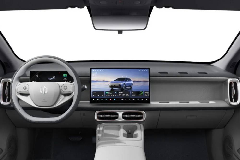 https://autogreeknews.gr/wp-content/uploads/2026/04/Leapmotor-B05-Europe-10-2048x696-1.jpg