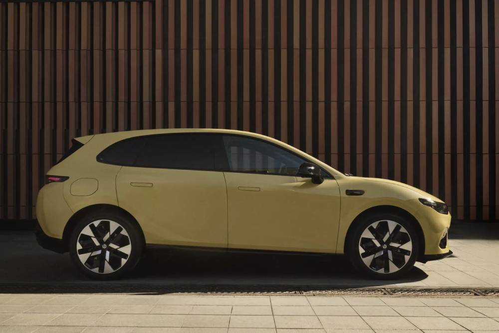 https://autogreeknews.gr/wp-content/uploads/2026/04/Leapmotor-B05-Europe-6-2048x1434-1.jpg