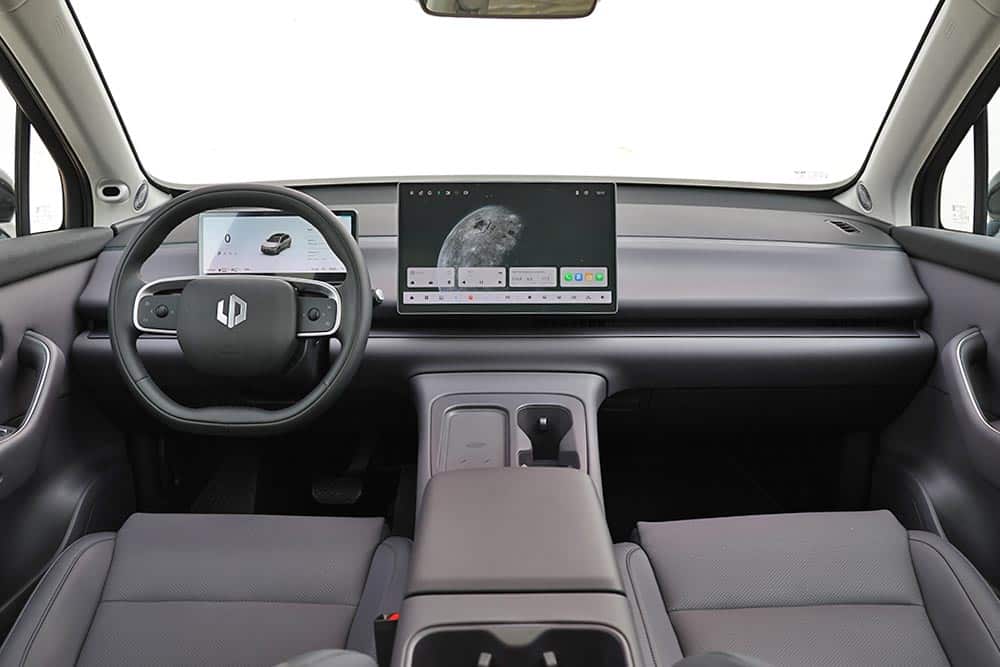 https://autogreeknews.gr/wp-content/uploads/2026/04/Leapmotor-C10-Hybrid-EV-interior-1.jpg