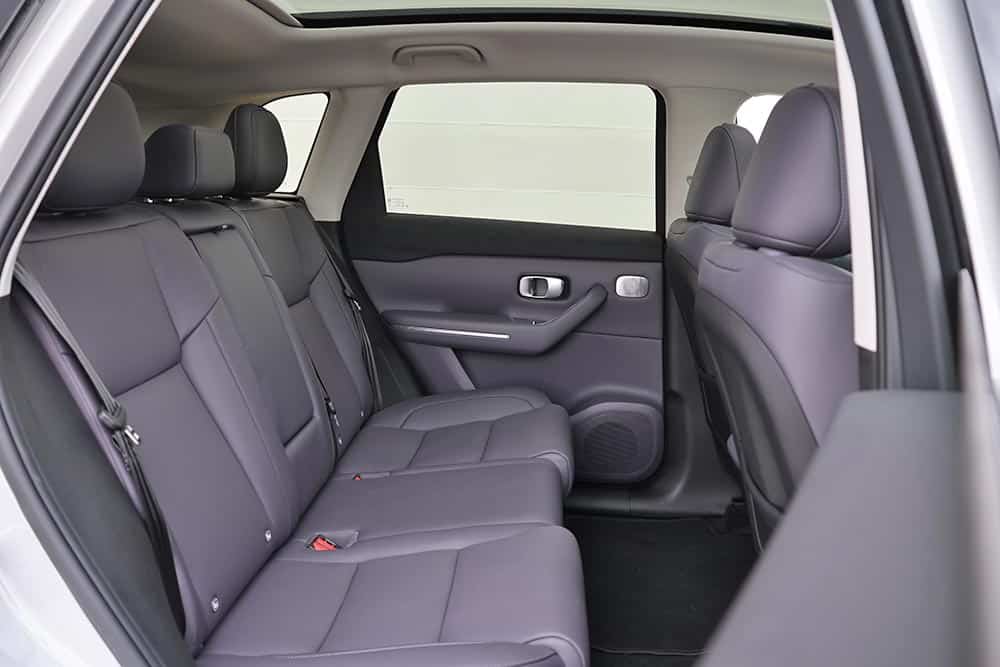 https://autogreeknews.gr/wp-content/uploads/2026/04/Leapmotor-C10-Hybrid-EV-interior-17.jpg
