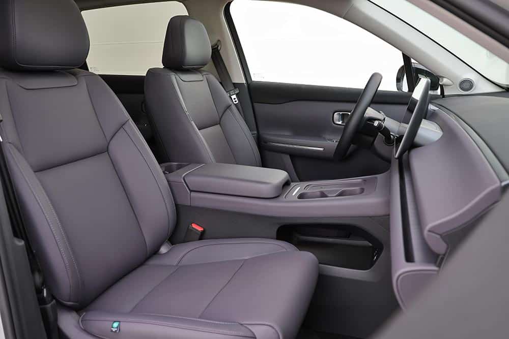 https://autogreeknews.gr/wp-content/uploads/2026/04/Leapmotor-C10-Hybrid-EV-interior-18.jpg