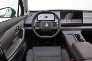 Leapmotor C10 Hybrid EV interior (5)