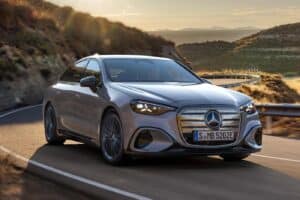 Nέα Mercedes C-Class Electric μπαίνει για πρώτη φορά στην πρίζα