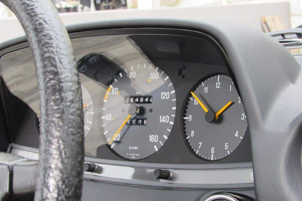 https://autogreeknews.gr/wp-content/uploads/2026/04/Mercedes-W123-200D-10.jpg