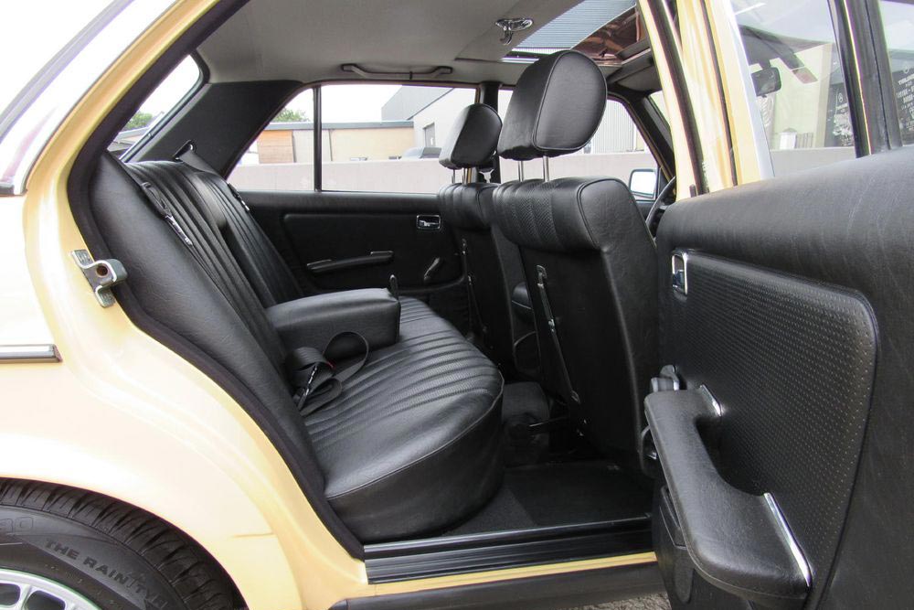 https://autogreeknews.gr/wp-content/uploads/2026/04/Mercedes-W123-200D-13.jpg