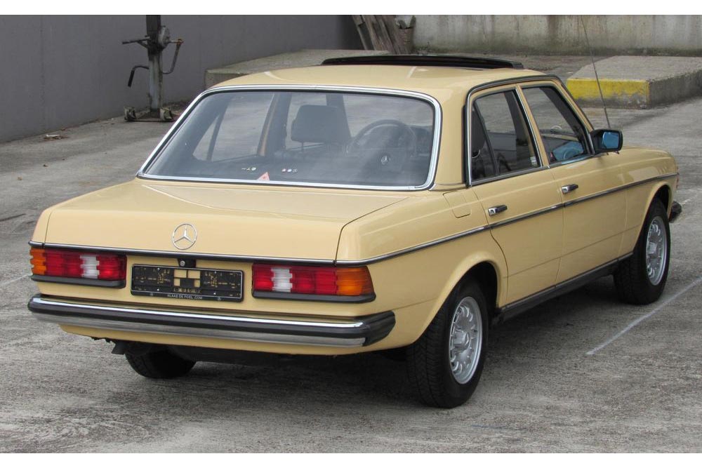 https://autogreeknews.gr/wp-content/uploads/2026/04/Mercedes-W123-200D-5.jpg