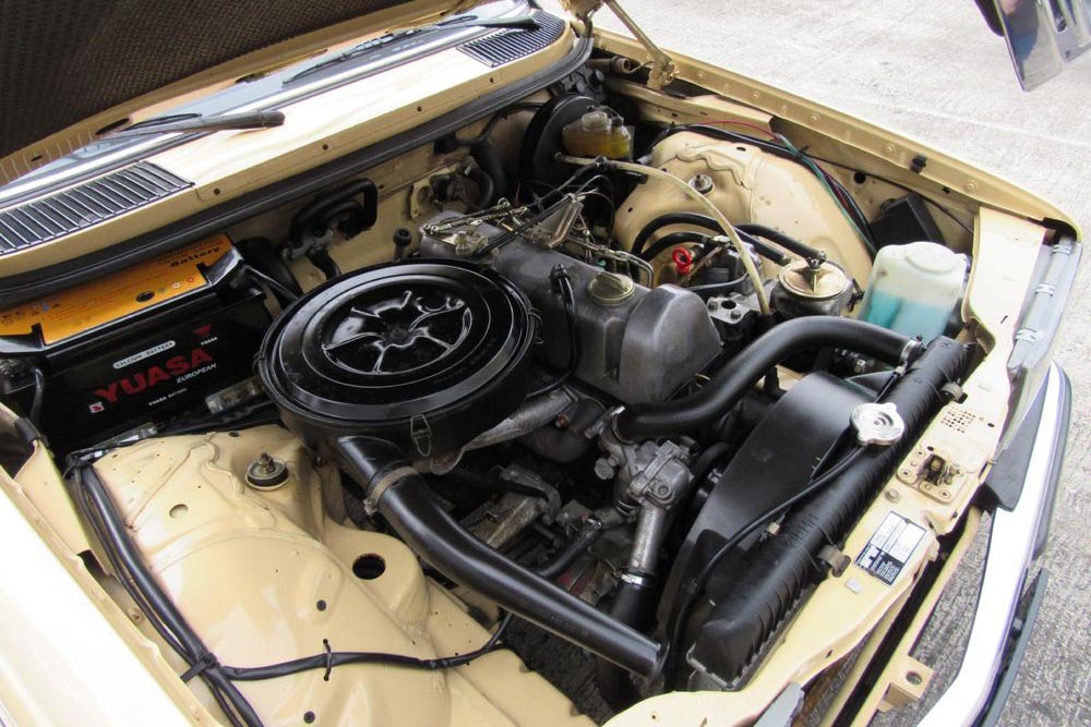 https://autogreeknews.gr/wp-content/uploads/2026/04/Mercedes-W123-200D-8.jpg