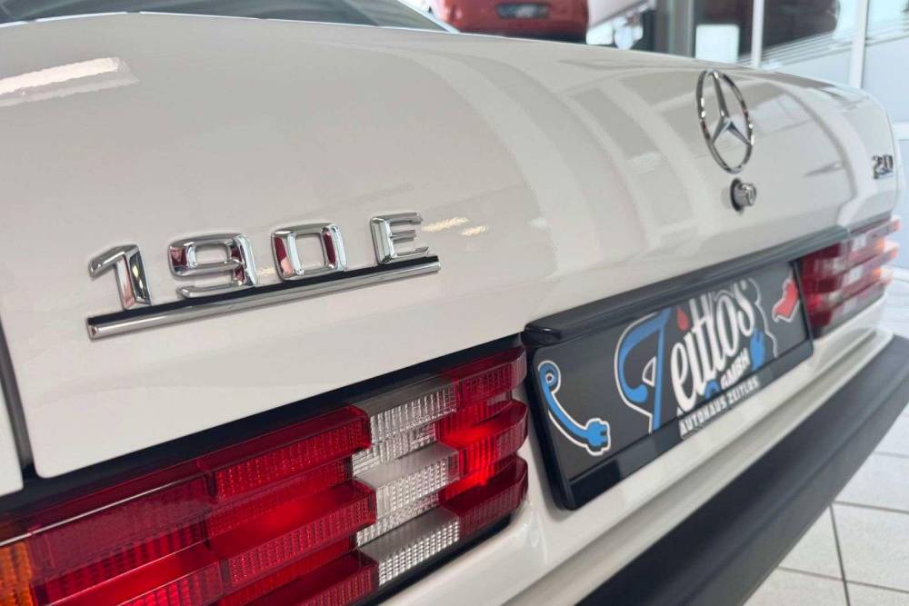 https://autogreeknews.gr/wp-content/uploads/2026/04/Mercedes_190_E_1991_for_sale-10.jpg