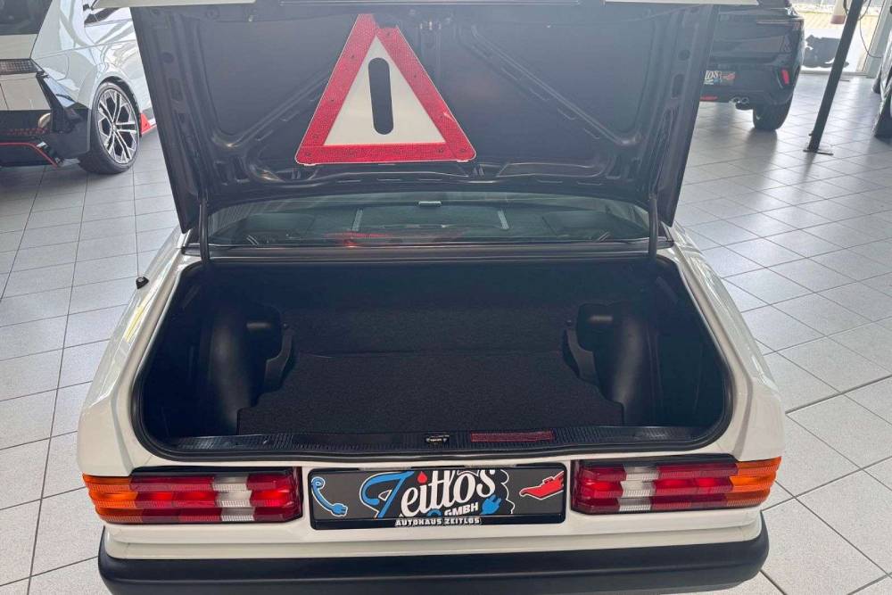 https://autogreeknews.gr/wp-content/uploads/2026/04/Mercedes_190_E_1991_for_sale-2.jpg