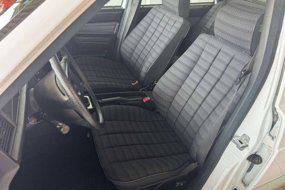 https://autogreeknews.gr/wp-content/uploads/2026/04/Mercedes_190_E_1991_for_sale-4.jpg