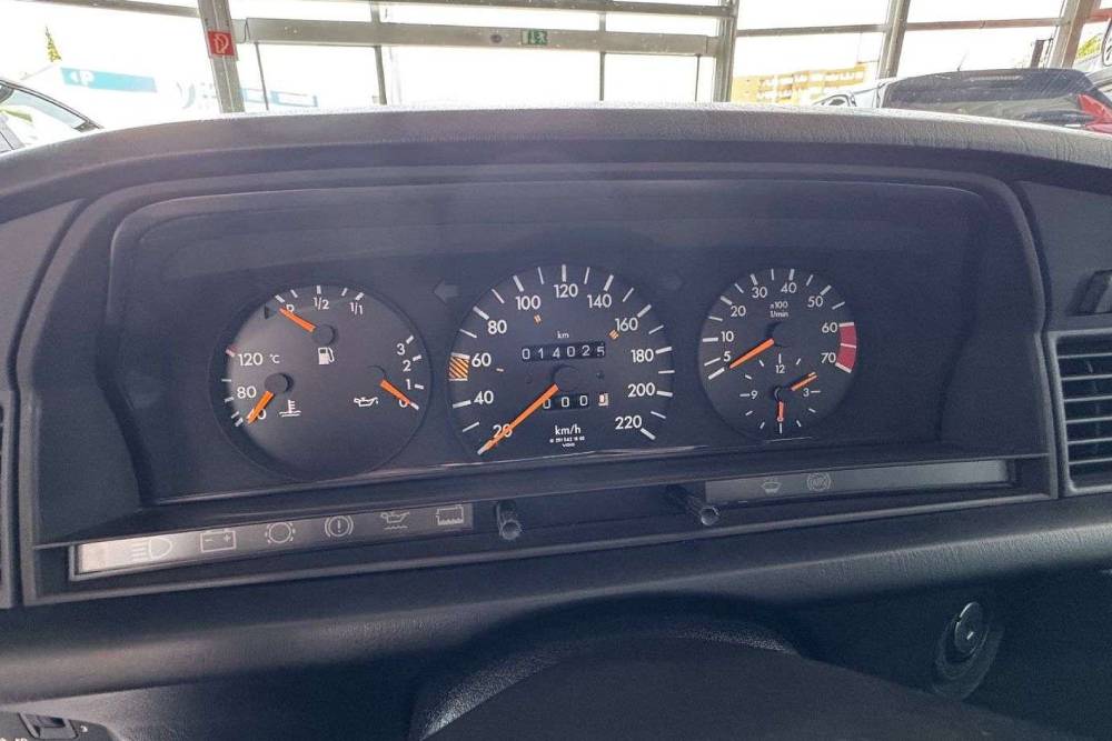 https://autogreeknews.gr/wp-content/uploads/2026/04/Mercedes_190_E_1991_for_sale-6.jpg