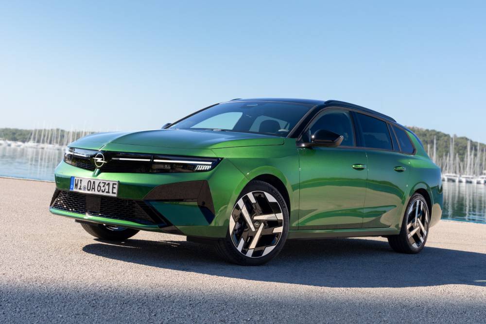 https://autogreeknews.gr/wp-content/uploads/2026/04/NewOpelAstraSportsTourerElectric-3-1.jpg