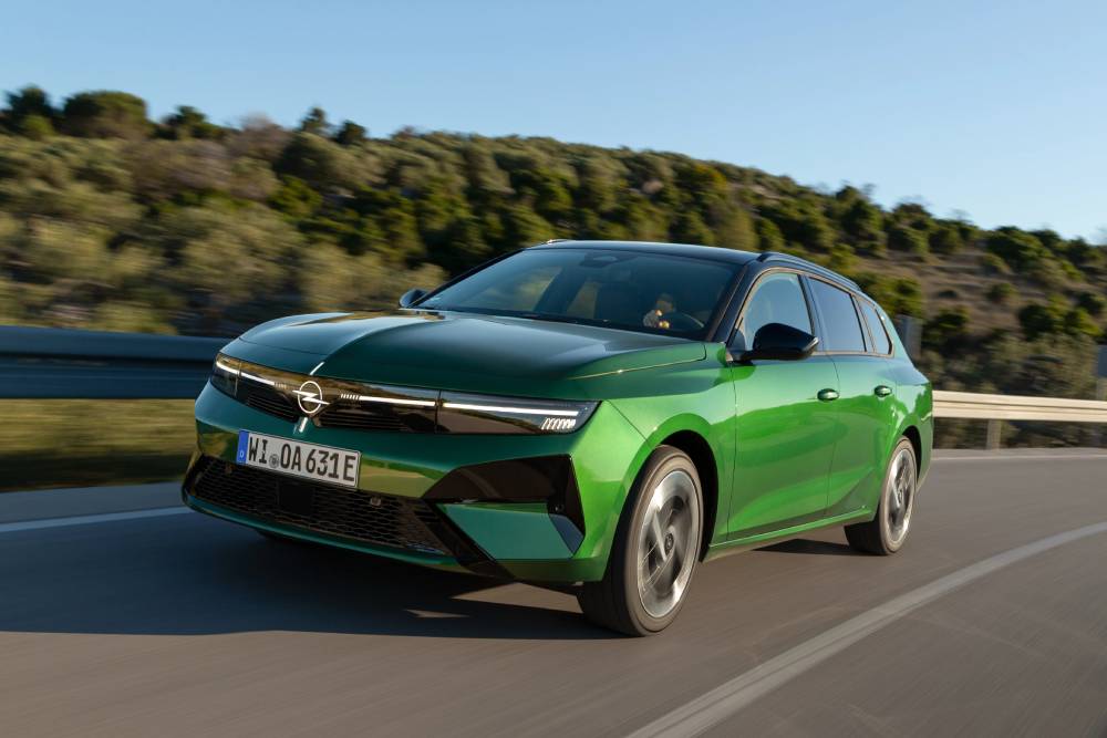 https://autogreeknews.gr/wp-content/uploads/2026/04/NewOpelAstraSportsTourerElectric-5.jpg
