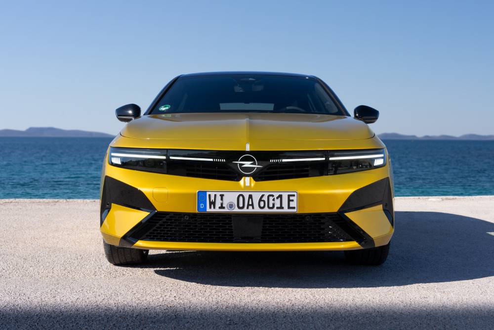 https://autogreeknews.gr/wp-content/uploads/2026/04/OpelAstra-1-1.jpg