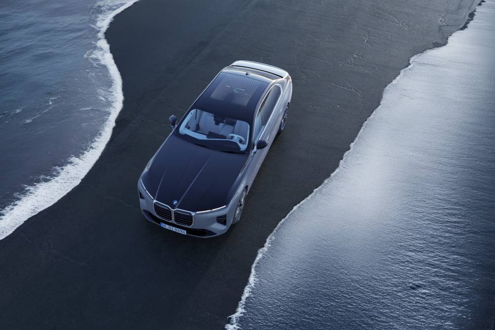https://autogreeknews.gr/wp-content/uploads/2026/04/P90638677_lowRes_bmw-740-xdrive-04-20-1.jpg