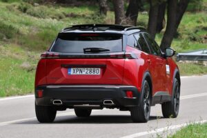 Peugeot 2008 Hybrid (13)