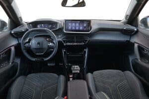 Peugeot 2008 Hybrid interior (1)