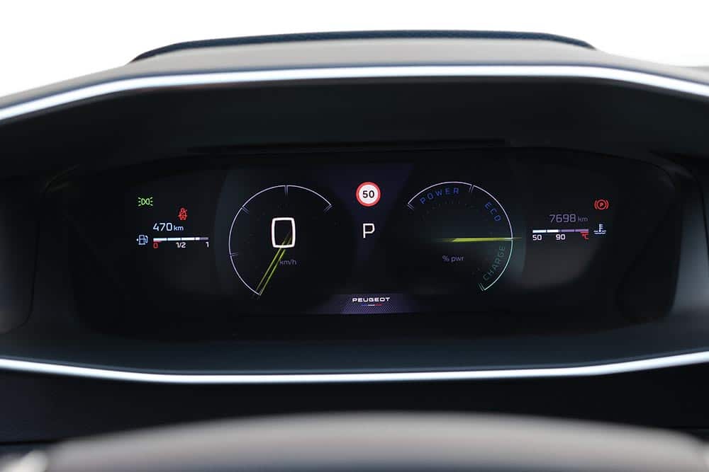 https://autogreeknews.gr/wp-content/uploads/2026/04/Peugeot-2008-Hybrid-interior-15.jpg