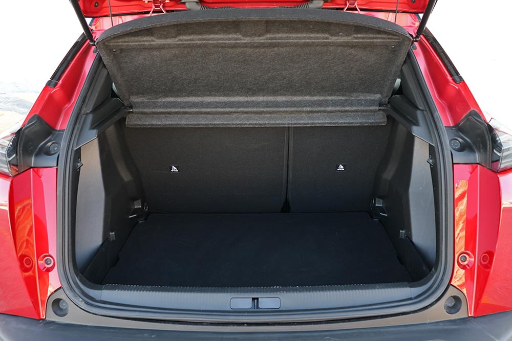 https://autogreeknews.gr/wp-content/uploads/2026/04/Peugeot-2008-Hybrid-interior-18.jpg