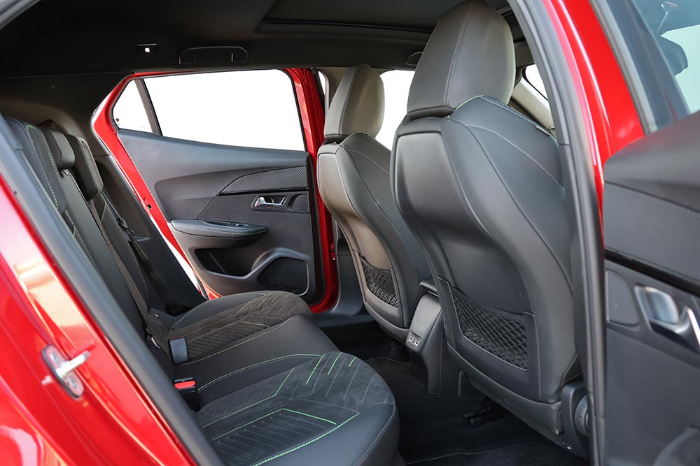 https://autogreeknews.gr/wp-content/uploads/2026/04/Peugeot-2008-Hybrid-interior-19.jpg