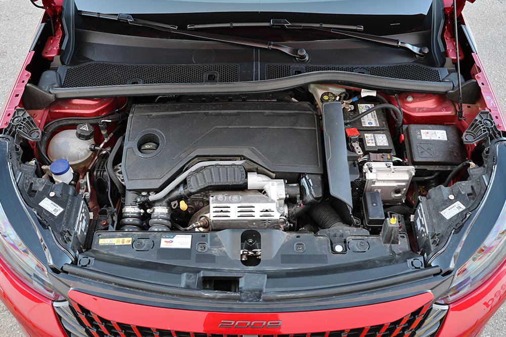https://autogreeknews.gr/wp-content/uploads/2026/04/Peugeot-2008-Hybrid-interior-21.jpg