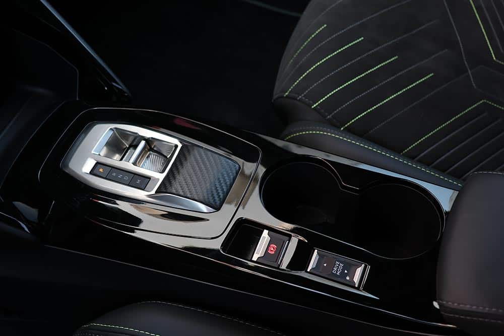 https://autogreeknews.gr/wp-content/uploads/2026/04/Peugeot-2008-Hybrid-interior-4.jpg