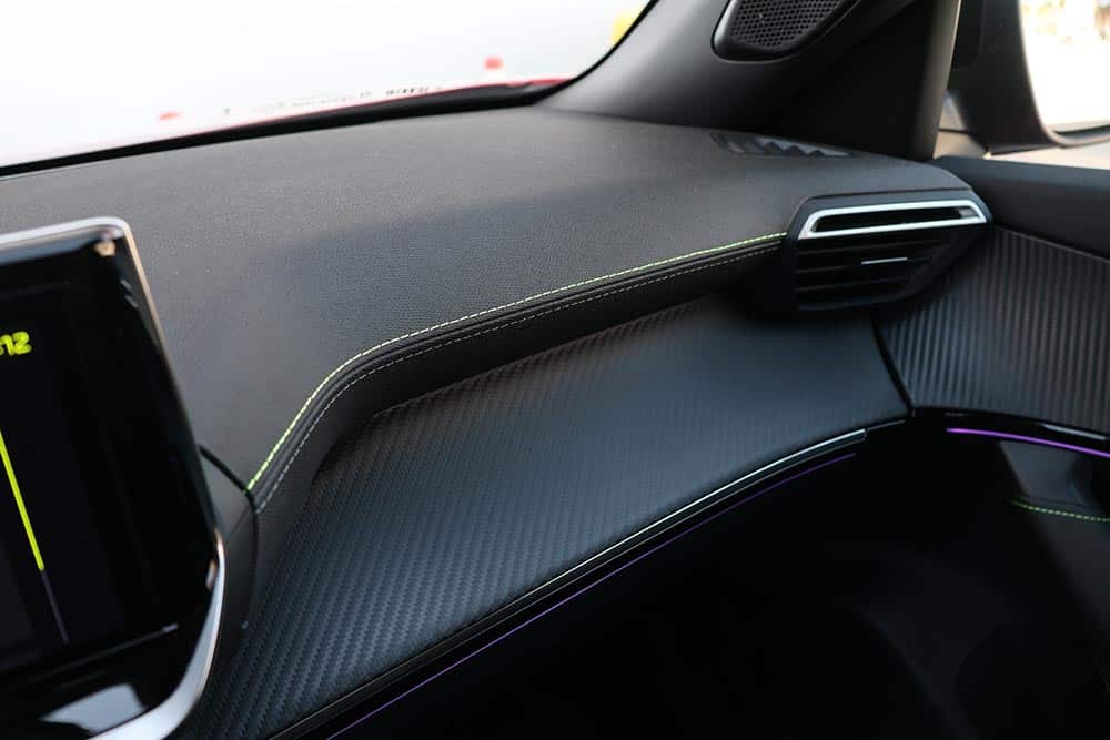 https://autogreeknews.gr/wp-content/uploads/2026/04/Peugeot-2008-Hybrid-interior-6.jpg