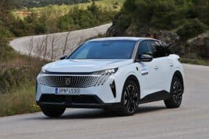 Peugeot 3008 Hybrid (15)