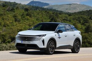 Peugeot 3008 Hybrid (6)