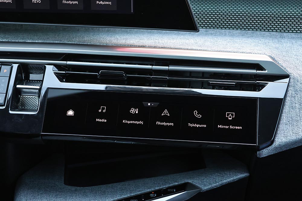 https://autogreeknews.gr/wp-content/uploads/2026/04/Peugeot-3008-Hybrid-interior-12.jpg
