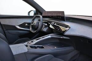 Peugeot 3008 Hybrid interior (3)