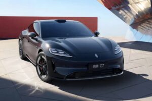 Το κινεζικό «Πορσικό» των 360 ίππων που κάνει 27.500 ευρώ