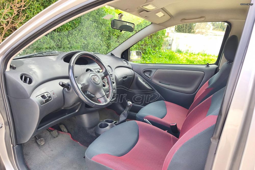 https://autogreeknews.gr/wp-content/uploads/2026/04/Toyota-Yaris-2005-5.jpg
