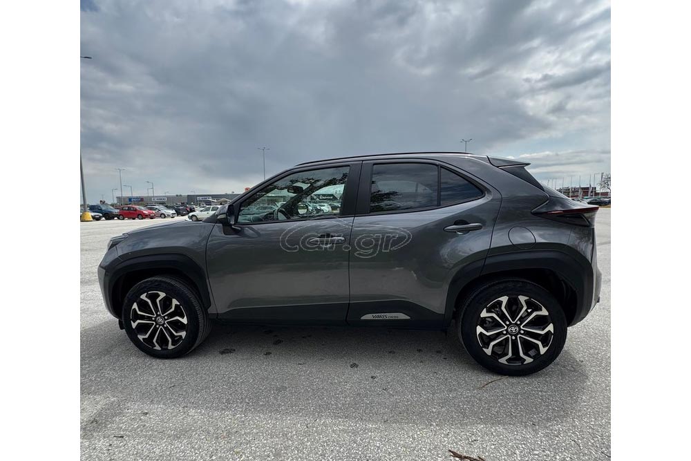 https://autogreeknews.gr/wp-content/uploads/2026/04/Toyota-Yaris-Cross-Hybrid-2022-1.jpg
