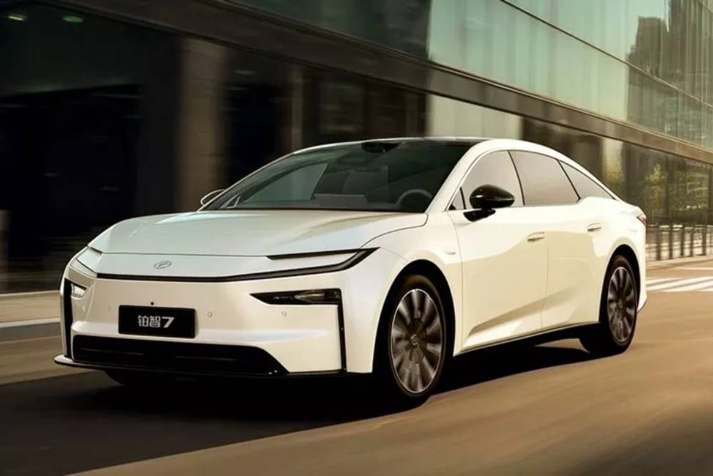 https://autogreeknews.gr/wp-content/uploads/2026/04/Toyota-bZ7-10.jpg