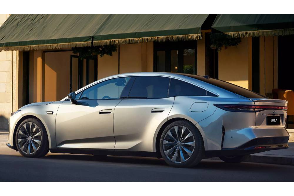 https://autogreeknews.gr/wp-content/uploads/2026/04/Toyota-bZ7-8pp-2048x1152-1.jpg