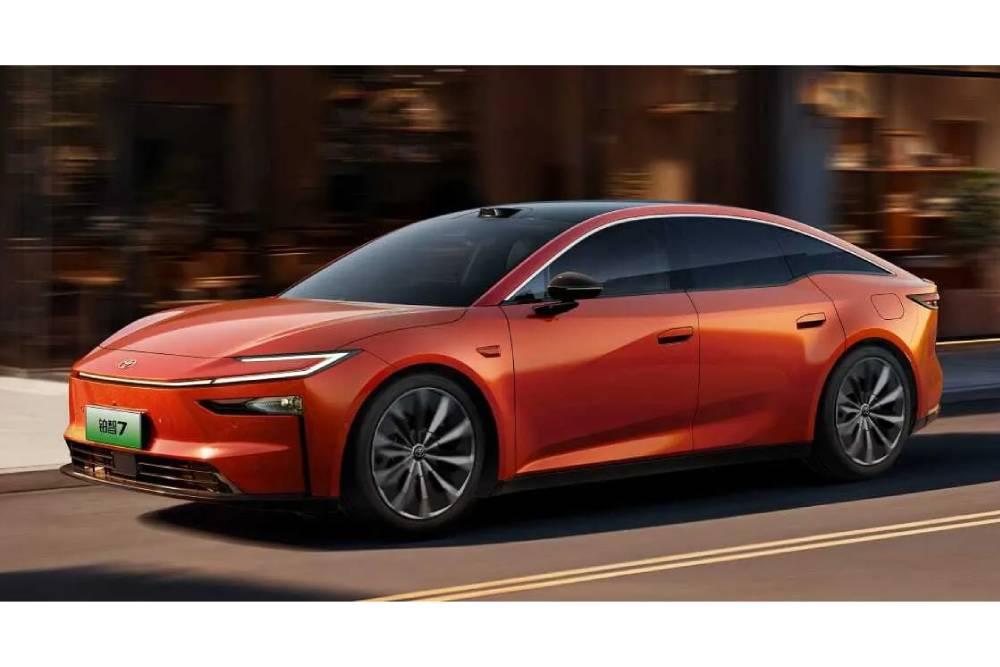 https://autogreeknews.gr/wp-content/uploads/2026/04/Toyota-bZ7-Sedan-CN203.jpg