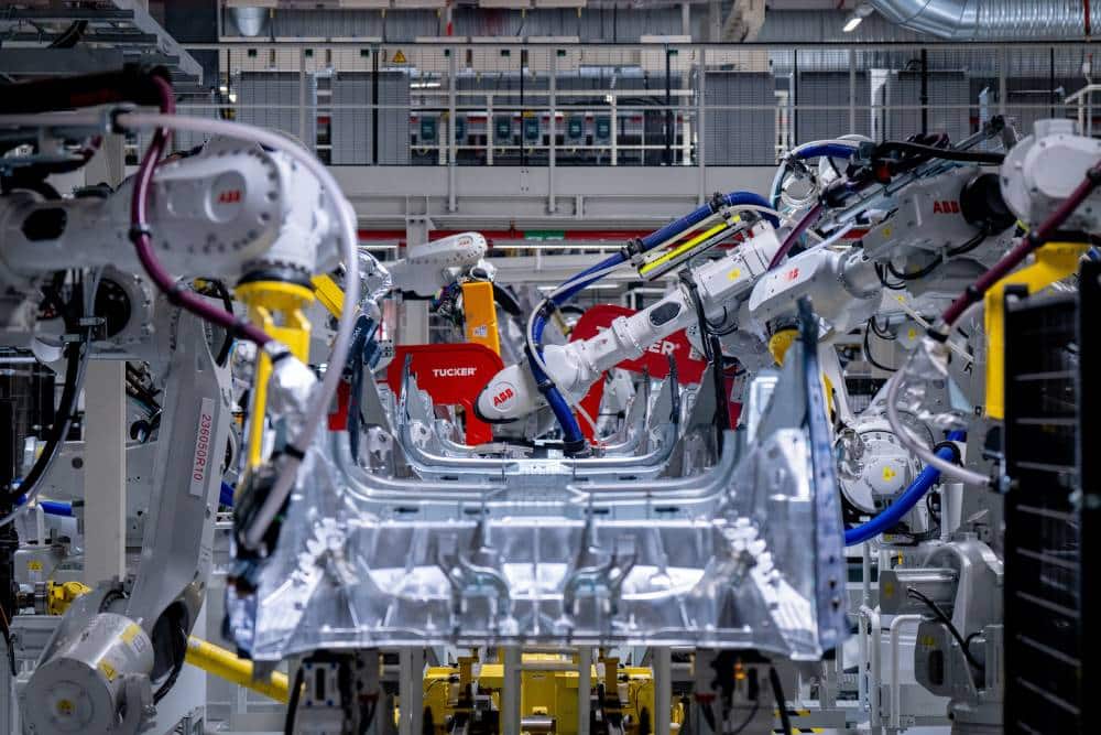https://autogreeknews.gr/wp-content/uploads/2026/04/Volvo-EX60-Start-of-Production-2.jpg